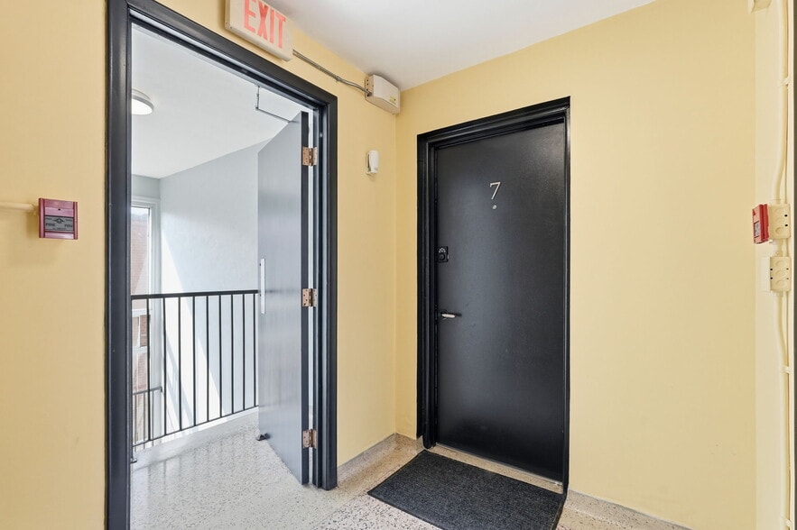 More Photos Of 1254 Fennell Ave E, Hamilton Apartments For Sale
