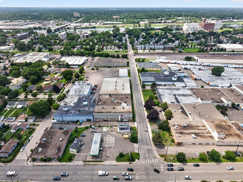 More Photos Of 2639 2nd St NE, Saint Anthony Manufacturing For Sale