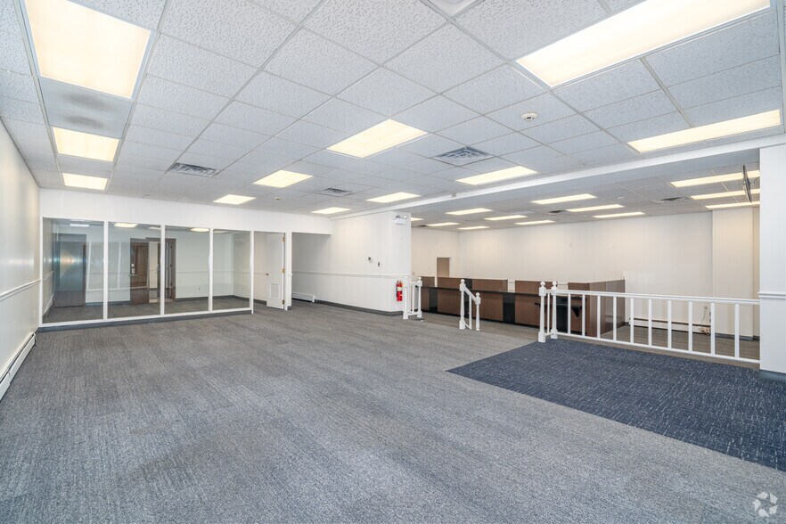 More Photos Of 118 Cass St, Woodstock Storefront For Sale