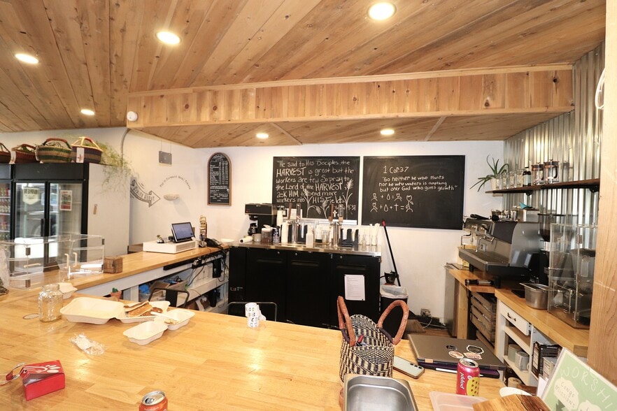 More Photos Of 142 S Broadway St, Blanchester Storefront Retail Residential For Sale