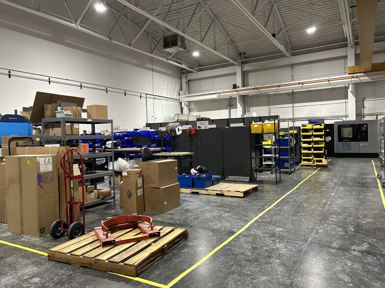 More Photos Of 265 Spring Lake Dr, Itasca Showroom For Lease