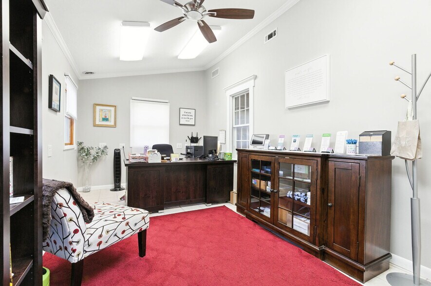 More Photos Of 409 Marquette Dr, Louisville Office For Sale