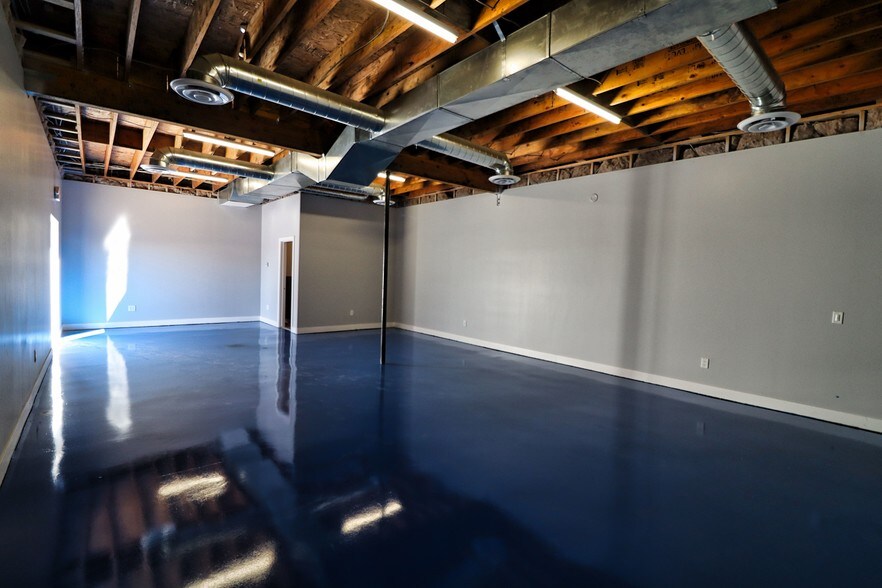 More Photos Of 6050 N Black Canyon Hwy, Phoenix Loft Creative Space For Sale