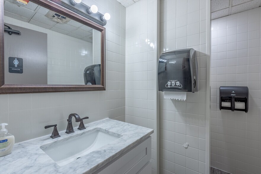 More Photos Of 7420 Unity Ave, Brooklyn Park Office For Sale