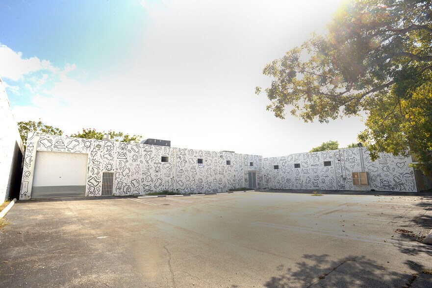 Primary Photo Of 350-360 NE 60th St, Miami Loft Creative Space For Lease