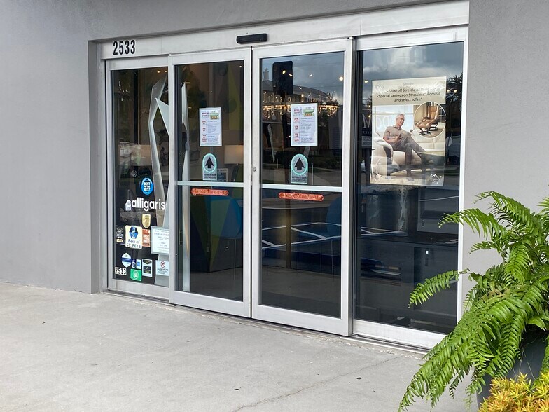 More Photos Of 2533 22nd Ave N, Saint Petersburg Freestanding For Lease