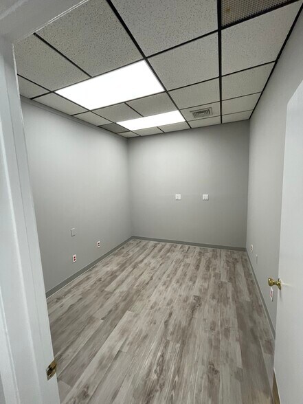 More Photos Of 189 Main Rd, Riverhead Medical For Lease