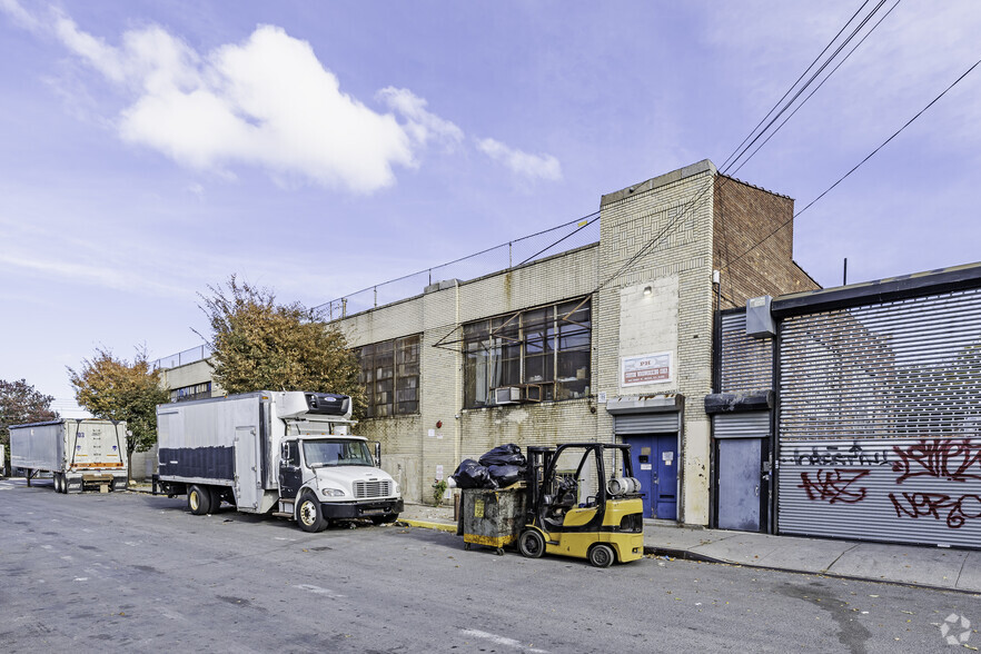 More Photos Of 830 Barry St, Bronx Warehouse For Sale