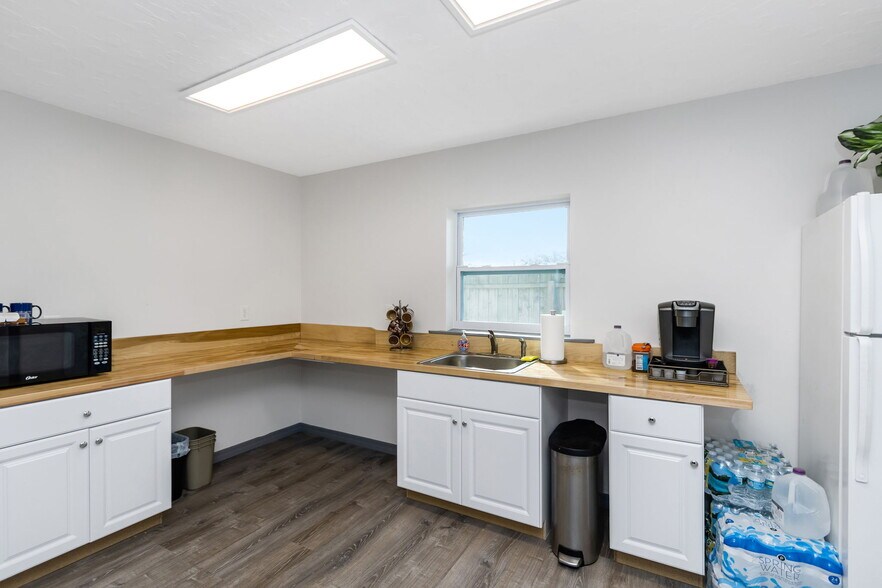 More Photos Of 2645 Sunset Point Rd, Clearwater Freestanding For Lease