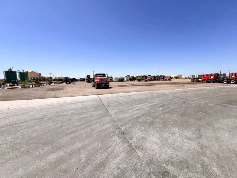 More Photos Of 3201 W Murphy St, Odessa Warehouse For Sale