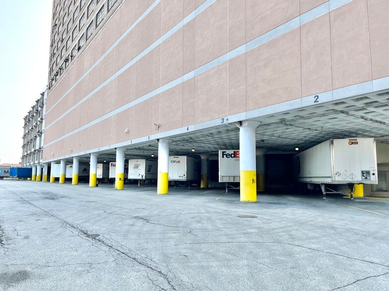 More Photos Of 1111 W 35th St, Chicago Flex For Lease