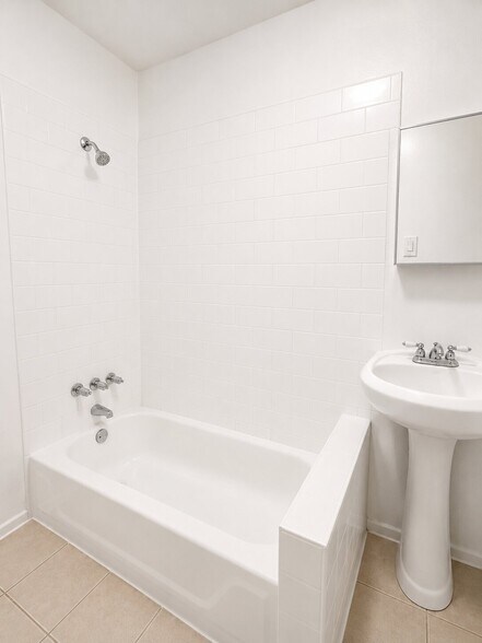 More Photos Of 7020 Woodland Ave, Philadelphia Apartments For Sale