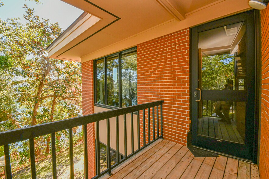 More Photos Of 220 Mckenzie Ave, Panama City Office For Sale