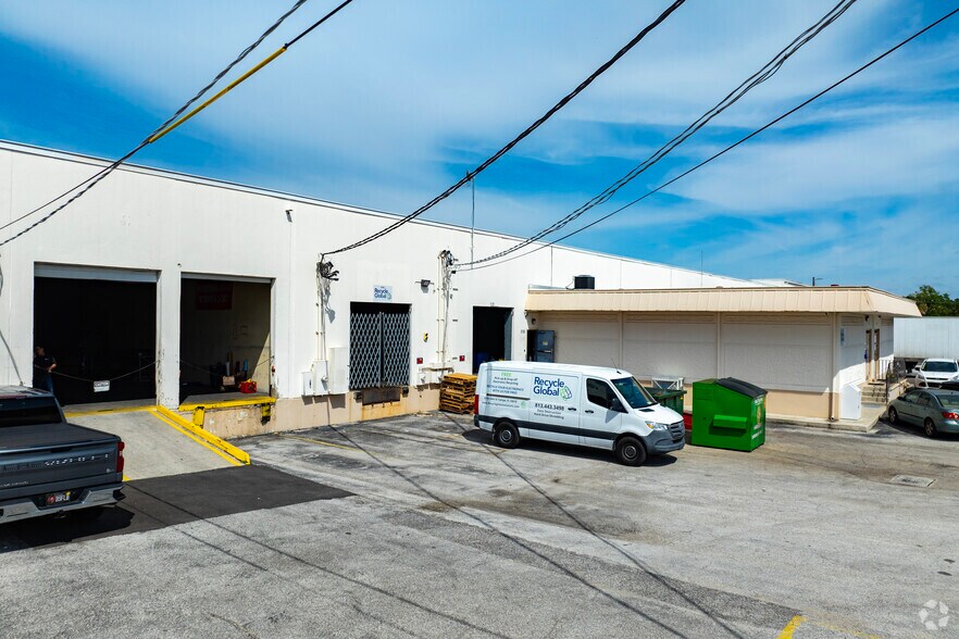 More Photos Of 6704-6712 N 54th St, Tampa Warehouse For Lease