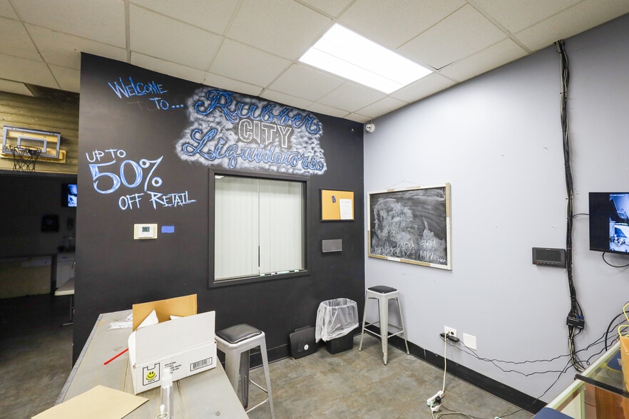More Photos Of 2052-2070 Romig Rd, Akron Storefront For Sale