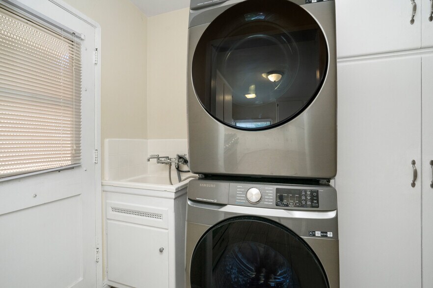 More Photos Of 5918 S Fairfax Ave, Los Angeles Apartments For Sale