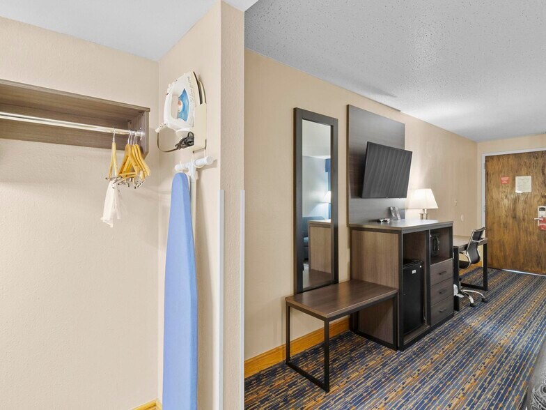 More Photos Of 850 S Bluff St, St George Hotel For Sale