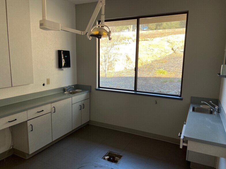 More Photos Of 10618 Combie Rd, Auburn Healthcare For Lease