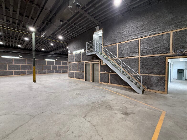 More Photos Of 1539 Covert St, Ridgewood Warehouse For Lease