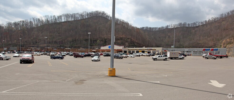 More Photos Of 275 Mall Rd, South Williamson Freestanding For Lease