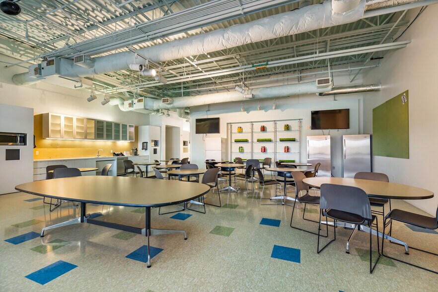 More Photos Of 10900 Corporate Centre Dr, Houston Office For Lease
