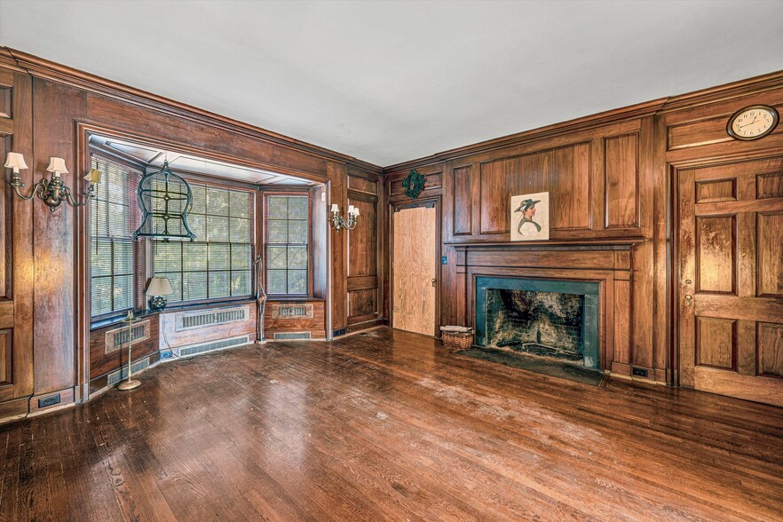 More Photos Of 934 Commander Dr, Roanoke Specialty For Sale