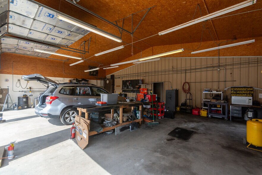 More Photos Of 120 E Mulberry St, Angleton Auto Dealership For Lease