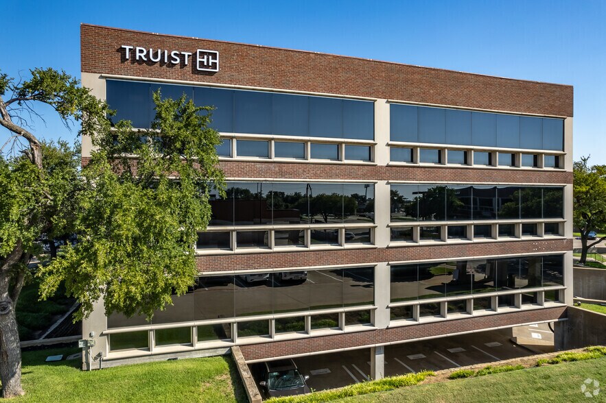 More Photos Of 6009 Belt Line Rd, Dallas Unknown For Lease