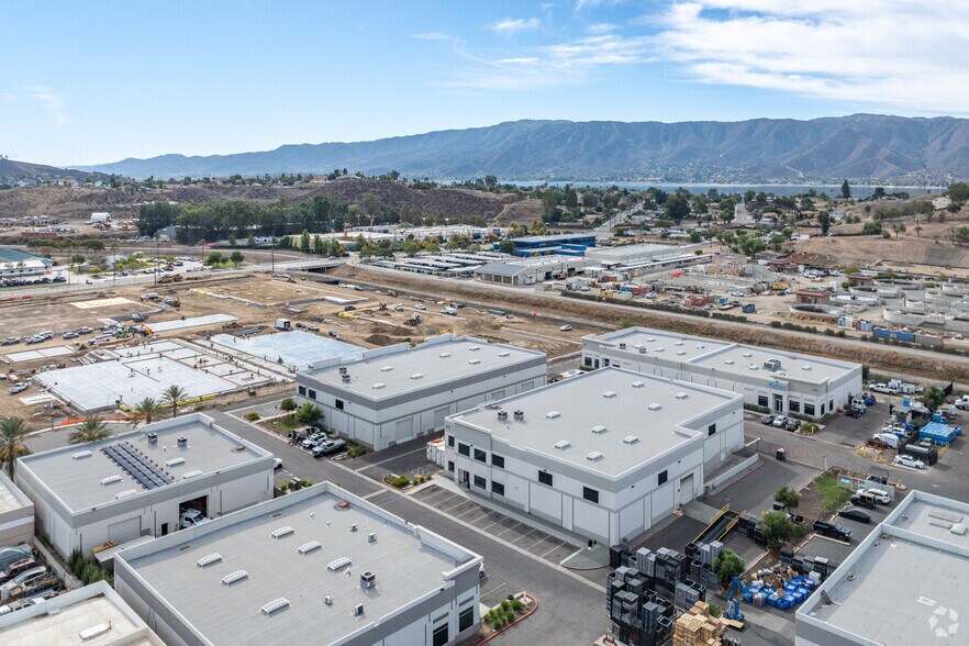 More Photos Of 475 Birch St, Lake Elsinore Warehouse For Sale