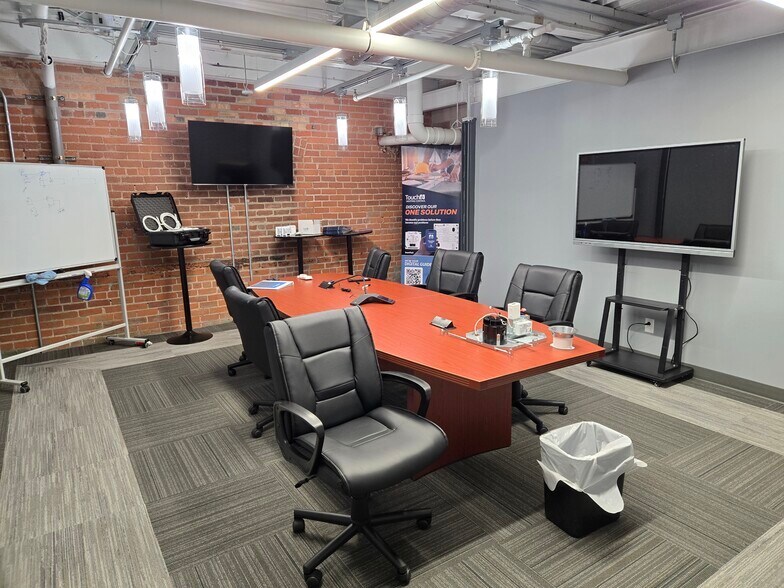 More Photos Of 2085 Humphrey St, Fort Wayne Loft Creative Space For Lease