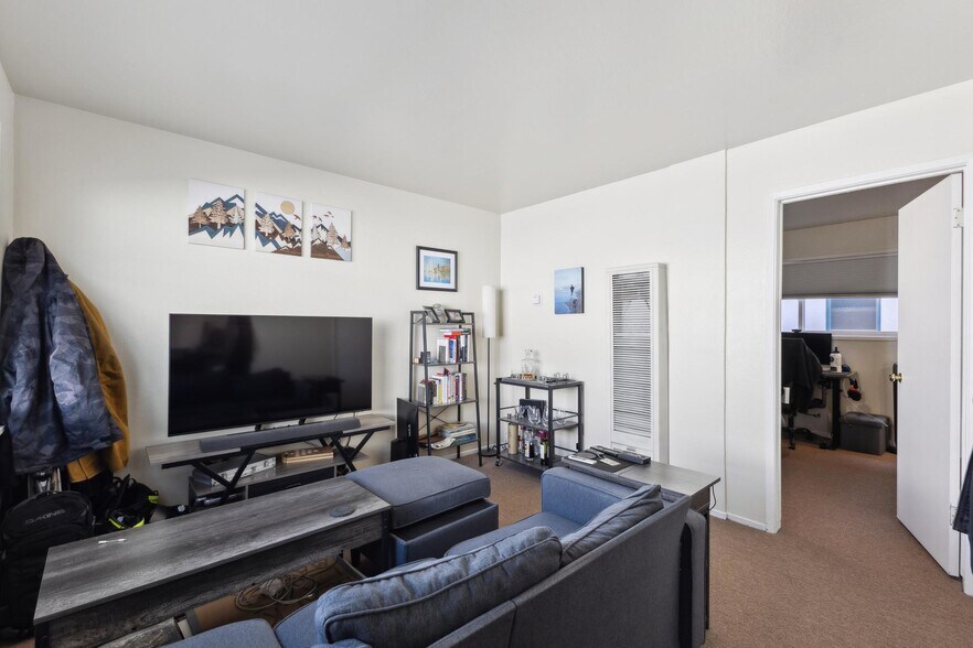 More Photos Of 6563 Shattuck Ave, Oakland Apartments For Sale