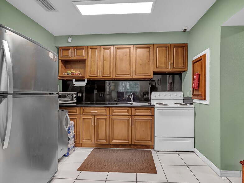 More Photos Of 660 Miller Dr, Miami Springs Research And Development For Sale