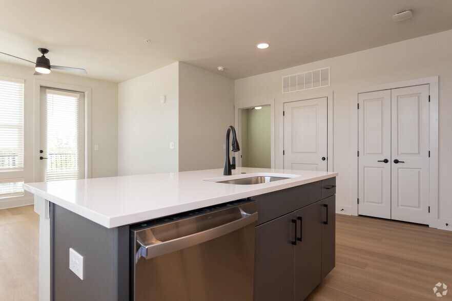More Photos Of 930 W Mallard Creek Church Rd, Charlotte Apartments For Lease