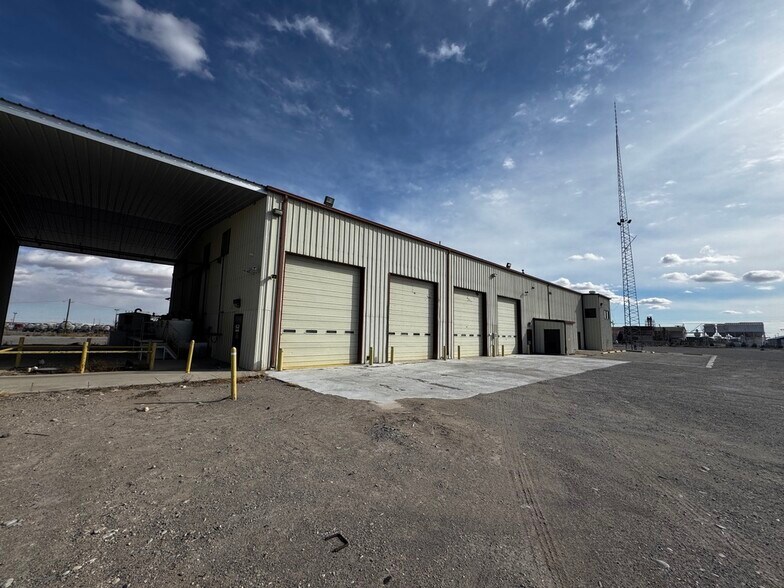 More Photos Of 2401 Sivley Rd, Artesia Truck Terminal For Sale