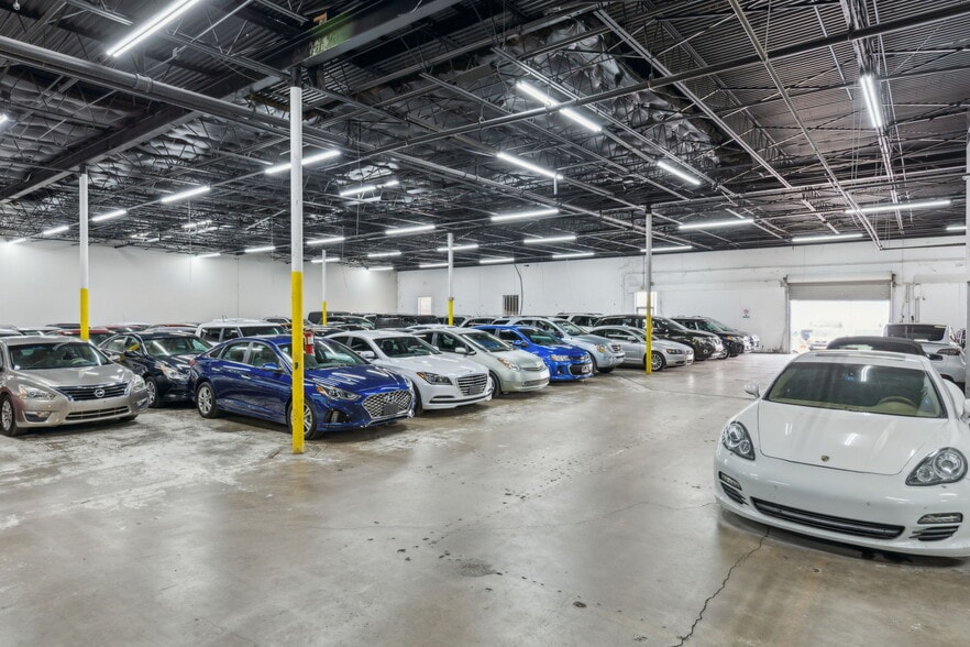 More Photos Of 1365 Regal Row, Dallas Distribution For Sale