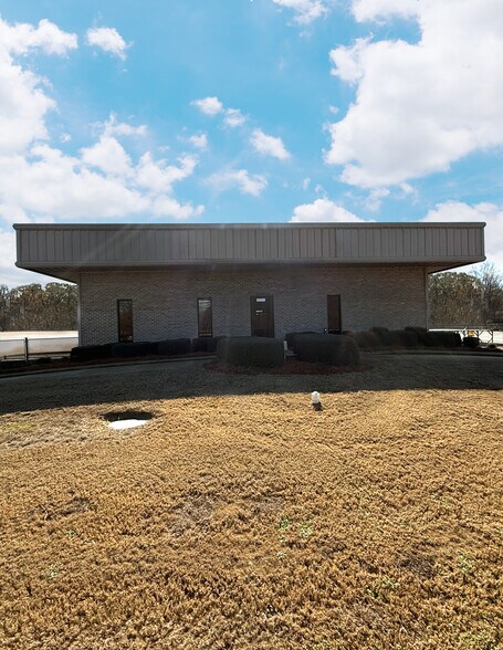 Primary Photo Of 10406 Hwy 80 E (U.S. Highway 80 East), Montgomery Truck Terminal For Sale