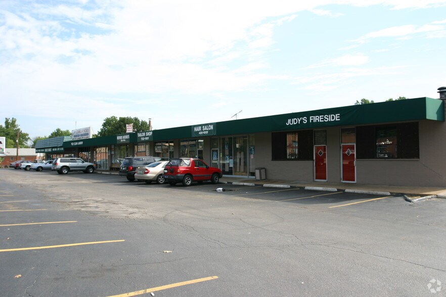 More Photos Of 2128-2146 Woodson Rd, Overland Freestanding For Sale
