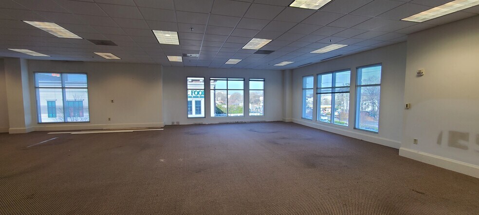 More Photos Of 6700 Fairview Rd, Charlotte Office Residential For Lease