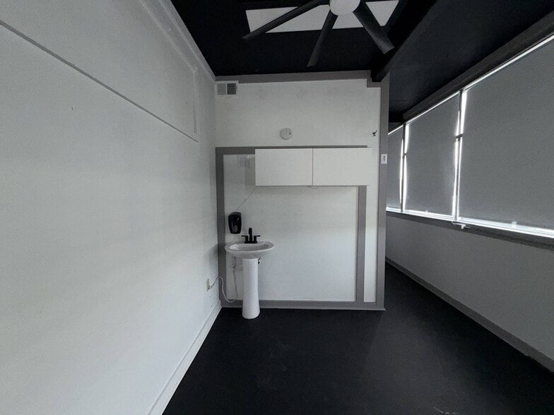 More Photos Of 5759 Princess Anne Rd, Virginia Beach Freestanding For Lease