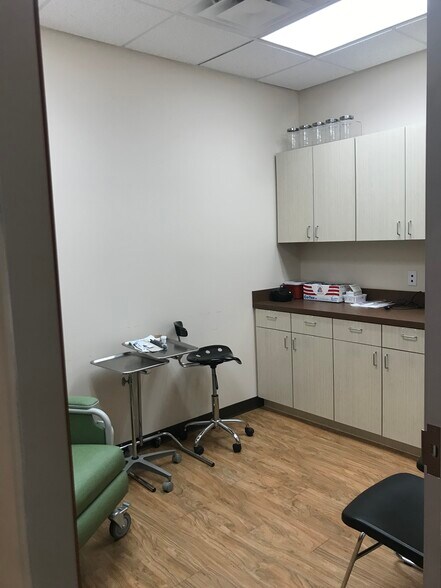 More Photos Of 19701 Kingwood Dr, Porter Medical For Lease
