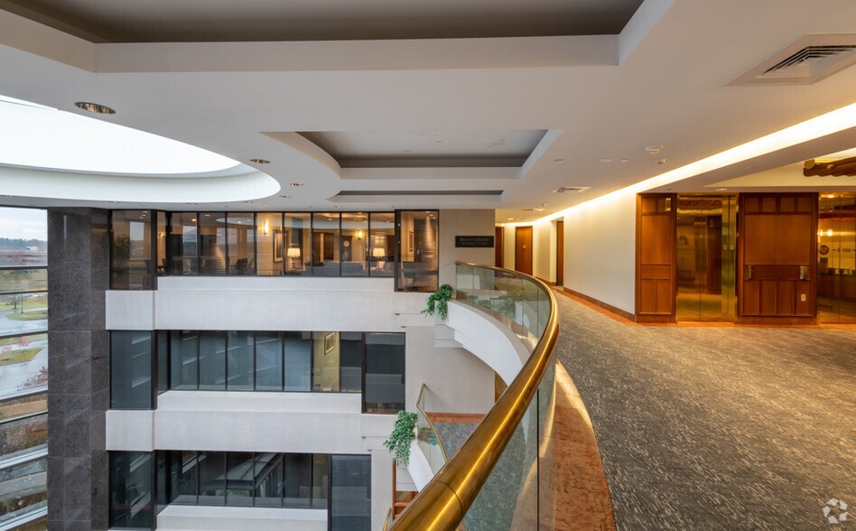 More Photos Of 101 Edgewater Dr, Wakefield Unknown For Lease