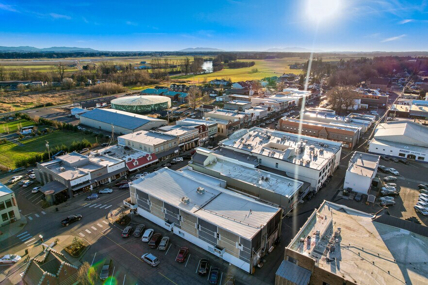 More Photos Of 412 Front St, Lynden Storefront Retail Residential For Sale