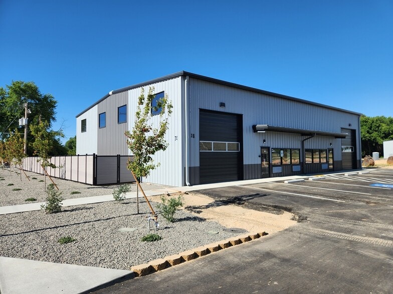 More Photos Of 74 N Happy Valley Rd, Nampa Warehouse For Lease