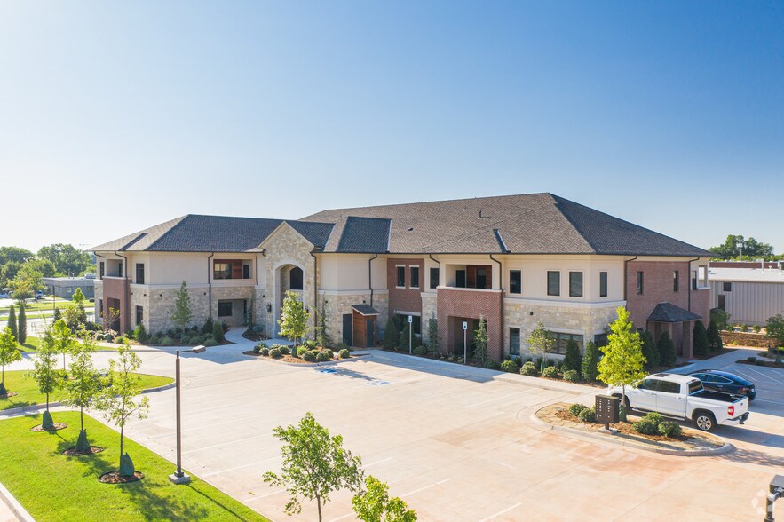 More Photos Of 401 S Coltrane Rd, Edmond Medical For Lease