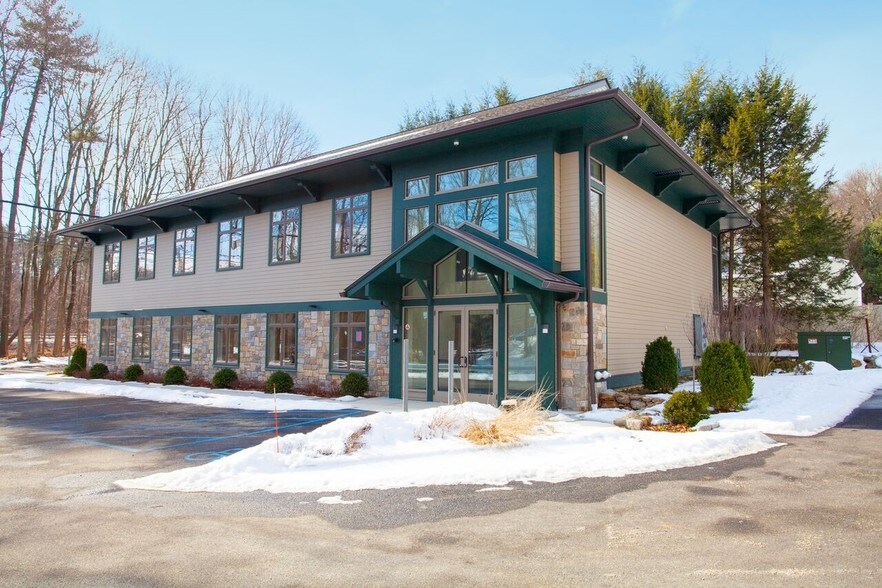 Primary Photo Of 40 Deer Park Rd, Katonah Medical For Lease