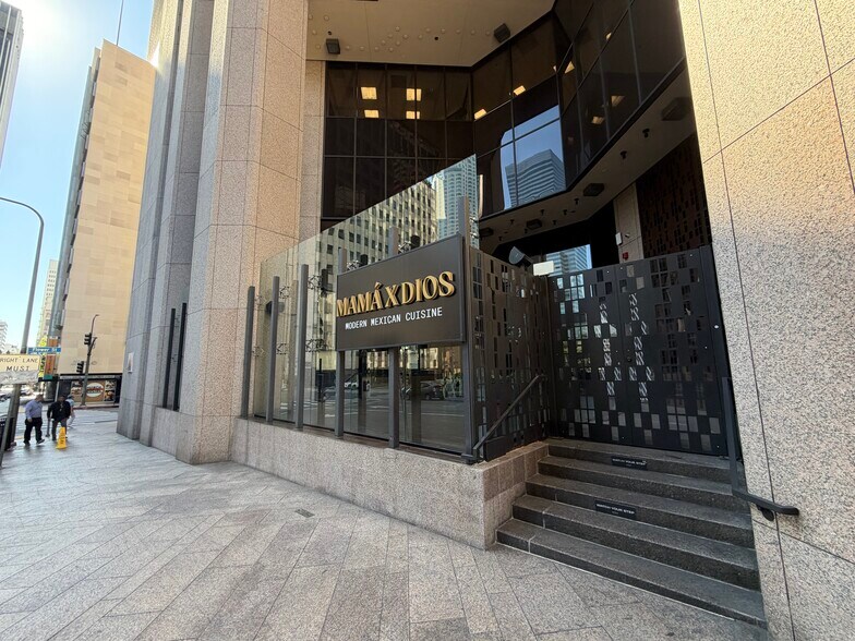 More Photos Of 800 W 6th St, Los Angeles Office For Lease