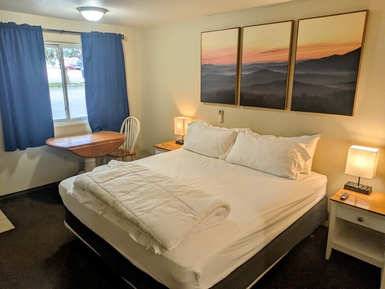 More Photos Of 616 Mill St, Maupin Hotel For Sale
