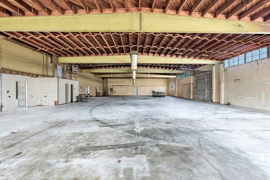 More Photos Of 1345 Cota Ave, Long Beach Warehouse For Lease