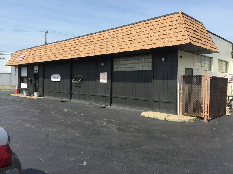 More Photos Of 2323 Hyde Park Blvd, Niagara Falls Office For Sale