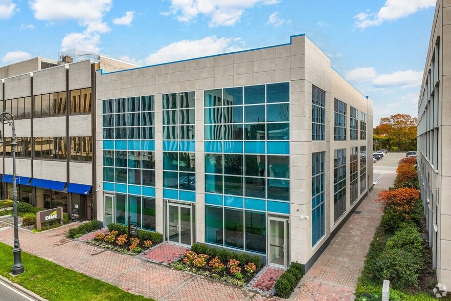 More Photos Of 1051 Franklin Ave, Garden City Office For Sale